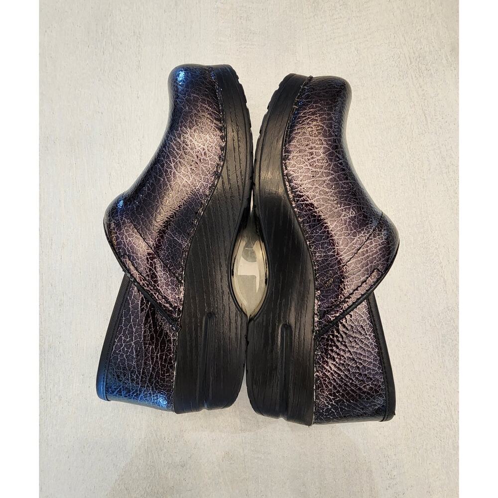 Dansko Women's Clogs Size 39 Textured Leather in Gray - Picture 3 of 8